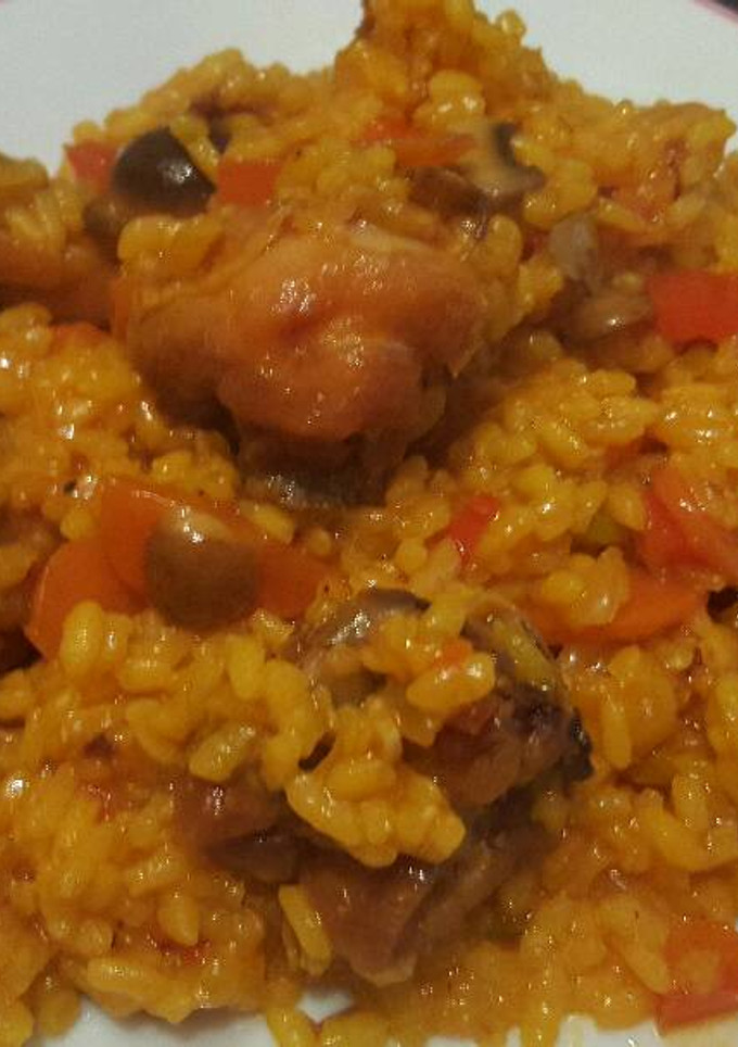 Una foto de Arroz con pollo de la huerta