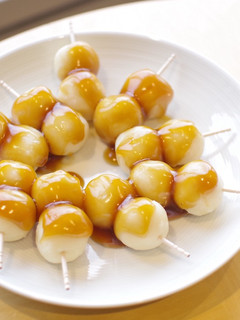 A picture of Mitarashi Dango with tofu.