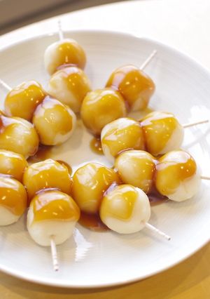 A picture of Mitarashi Dango with tofu.