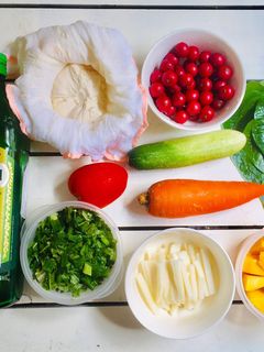 Hình của món Nấu ăn cùng con: Tô salad sắc màu siêu dễ.