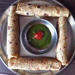A picture of Onion fenugreek paratha.