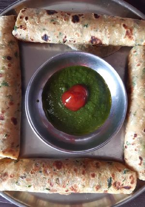 A picture of Onion fenugreek paratha.