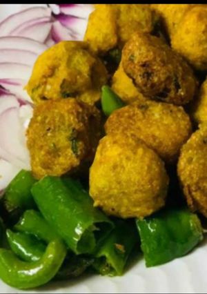 A picture of Moong dal vada.