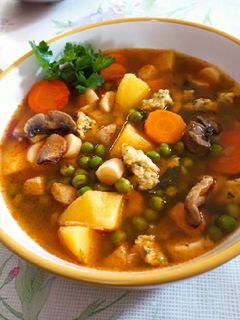 Gombás, zöldborsó leves recept fotója