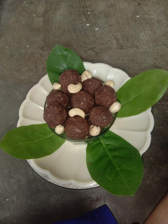 રાગી કોકોનટ લાડુ(ragi coconut ladu in Gujarati) રેસીપી મુખ્ય ફોટો