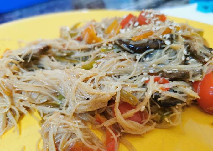 Fideos chinos con verduras y soja - Fácil