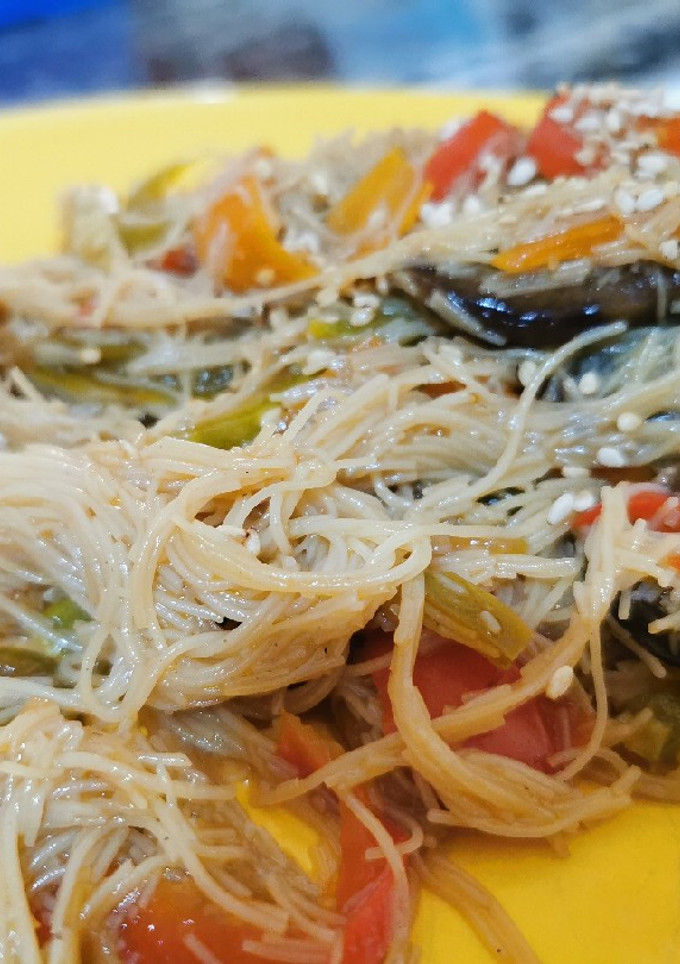 Una foto de Fideos chinos con verduras y soja!!!