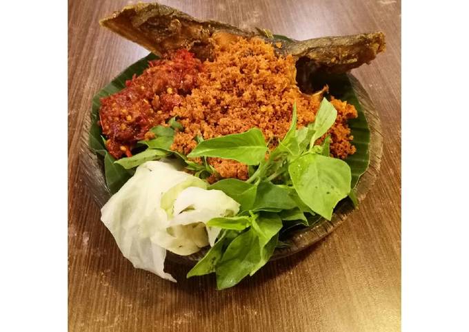Ini dia! Resep termudah buat Lele Penyet + Lalapan  sesuai selera