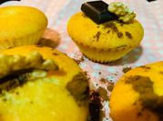 Una foto de cupcakes de naranja