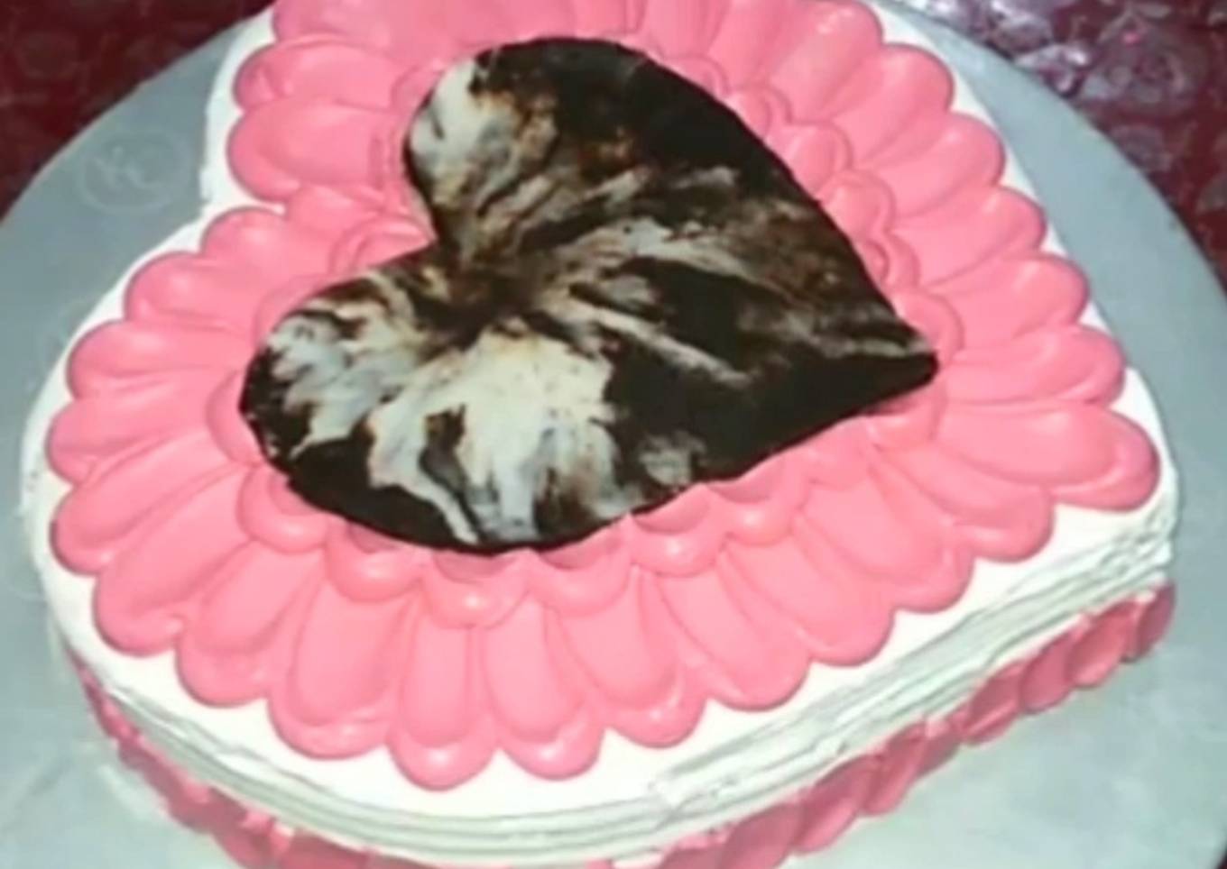 Heart shape cake with cocktail filling