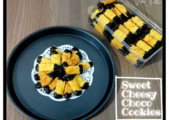 Langkah Mudah untuk Menyiapkan Sweet Cheesy Choco Cookies, Lezat Sekali