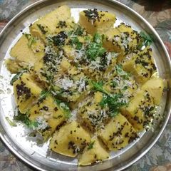 A picture of Khaman / Dhokla.