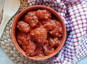 Una foto di sugo semplice di pomodoro