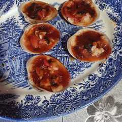 Una foto de Conchas finas con salsa