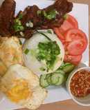 Cơm sườn ốp la