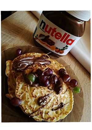 Nutellás, szőlős amerikai palacsinta recept fotója
