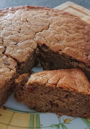 A picture of Banana and Raisin Bread.