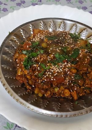 भोगीची भाजी (bhogichi bhaji recipe in marathi) रेसिपी चे मुख्य फोटो 