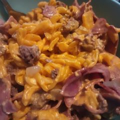 A picture of Creamy cheesy bacon cheeseburger Mac n cheese.