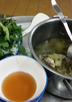 Hình của món Sườn vè hầm cải chua.