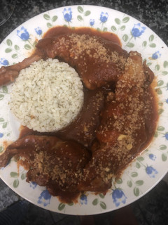 Una foto de 417. Conejo con salsa de tomate casera (principal carne)