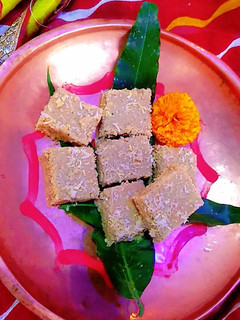 तिल और अखरोट की सुखड़ी रेसिपी मुख्य फोटो