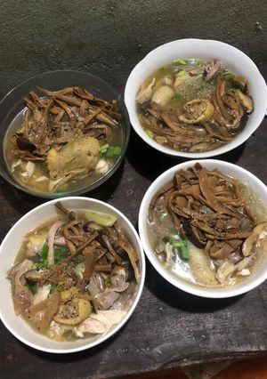 Hình của món Miến măng gà ăn sáng.