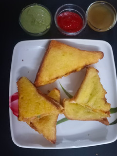 બ્રેડ પકોડા(Bread pakoda recipe in gujarati) રેસીપી મુખ્ય ફોટો