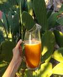 Jugo de tunas, uvas rosadas, manzana y miel