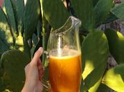 Una foto de jugo de uvas