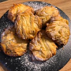 A picture of Phyllo khoya buns.