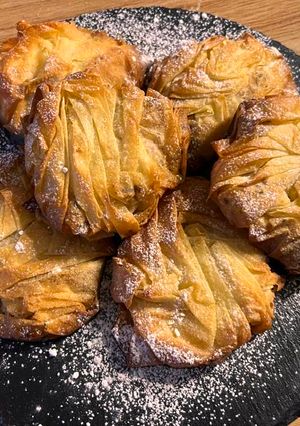 A picture of Phyllo khoya buns.