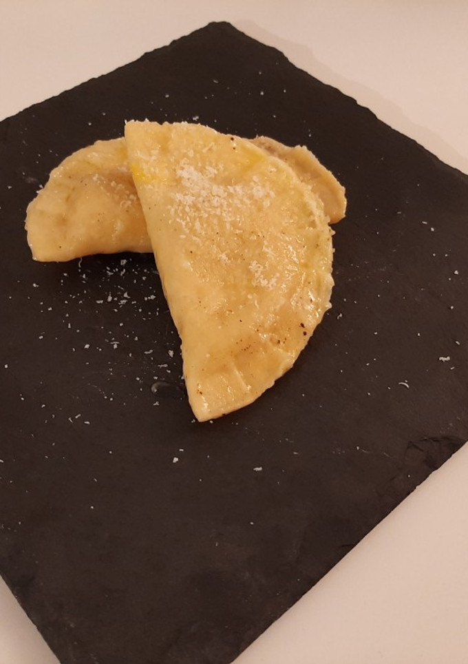 Una foto de Agnolotti con zapallo y queso azul