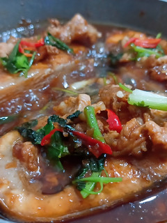 Hình của món Cá basa kho tộ.