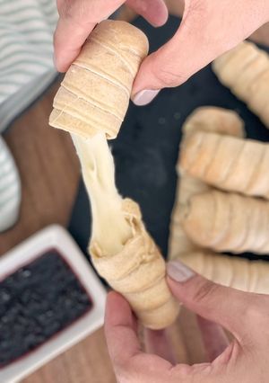 Una foto de Palitos de queso o tequeños en freidora de aire