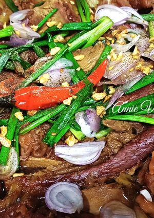 Hình của món Vịt quay kho cải chua.