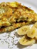 Omelet con plátano fruta y queso mozzarella