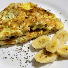 Omelet con plátano fruta y queso mozzarella-レシピのメイン写真