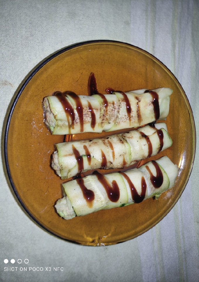 Una foto de Rollitos de calabacín