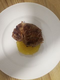 Una foto de Filet de vedella amb confitura de poma