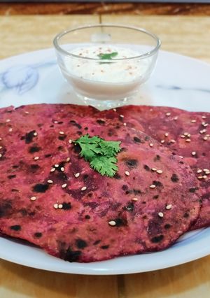 A picture of Beetroot Thepla.