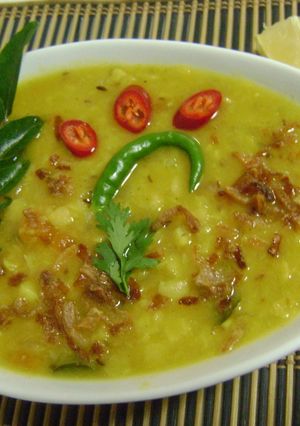 A picture of Varan (Maharashtrian Dal).