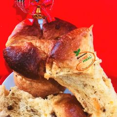 A picture of Panettone - Italian Christmas Cake.