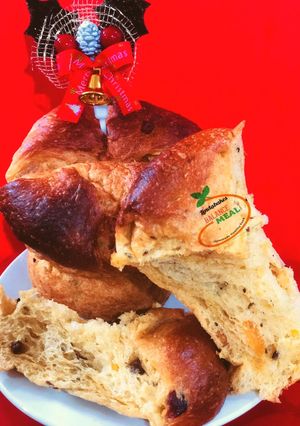 A picture of Panettone - Italian Christmas Cake.