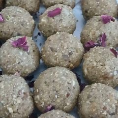 A picture of Jaggery laddo.