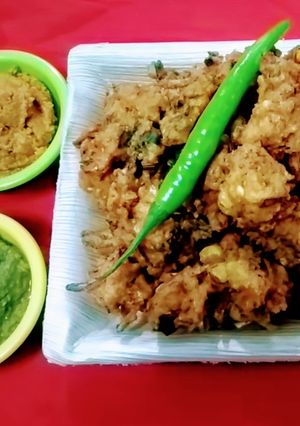 A picture of Cauliflower pakoda.