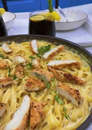 صورة لوصفة فوتوتشيني بصدر رجاج مشوي 🍜