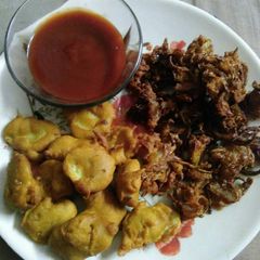 A picture of Batata kanda pakode.