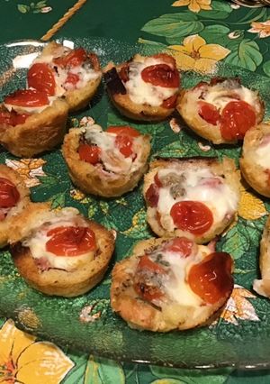 Une photo de Petits nids farcis jambon blanc,mozzarella di buffala et tomates cerises