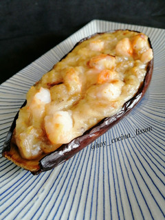 Una foto de Berenjena rellena de langostinos